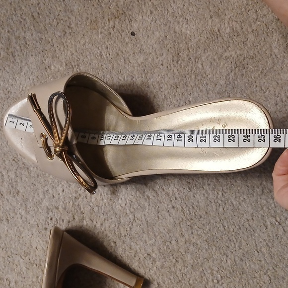 XIX Nineteen Size 9 Beige/cream Heels with Bows - Picture 11 of 11